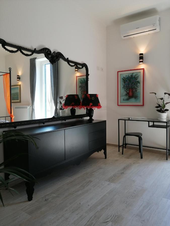 Love Mirrors And Flowers - Affitti Brevi Italia Apartment Bari Ngoại thất bức ảnh