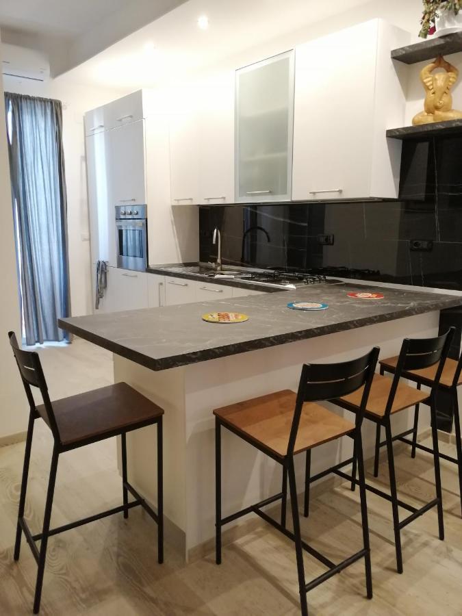 Love Mirrors And Flowers - Affitti Brevi Italia Apartment Bari Ngoại thất bức ảnh
