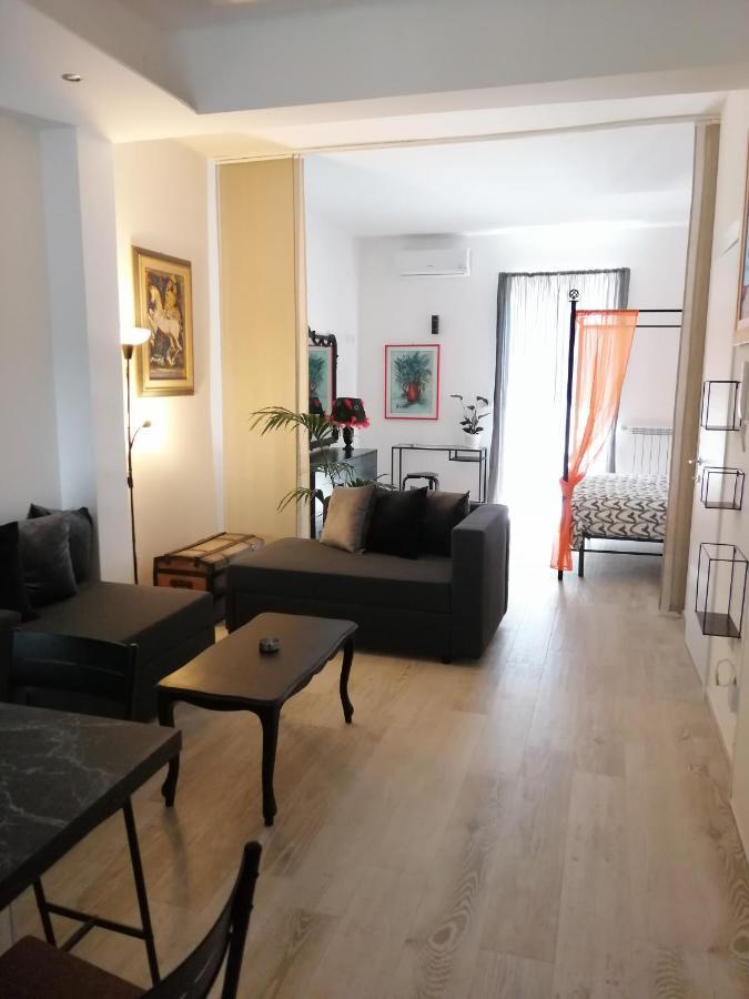 Love Mirrors And Flowers - Affitti Brevi Italia Apartment Bari Ngoại thất bức ảnh